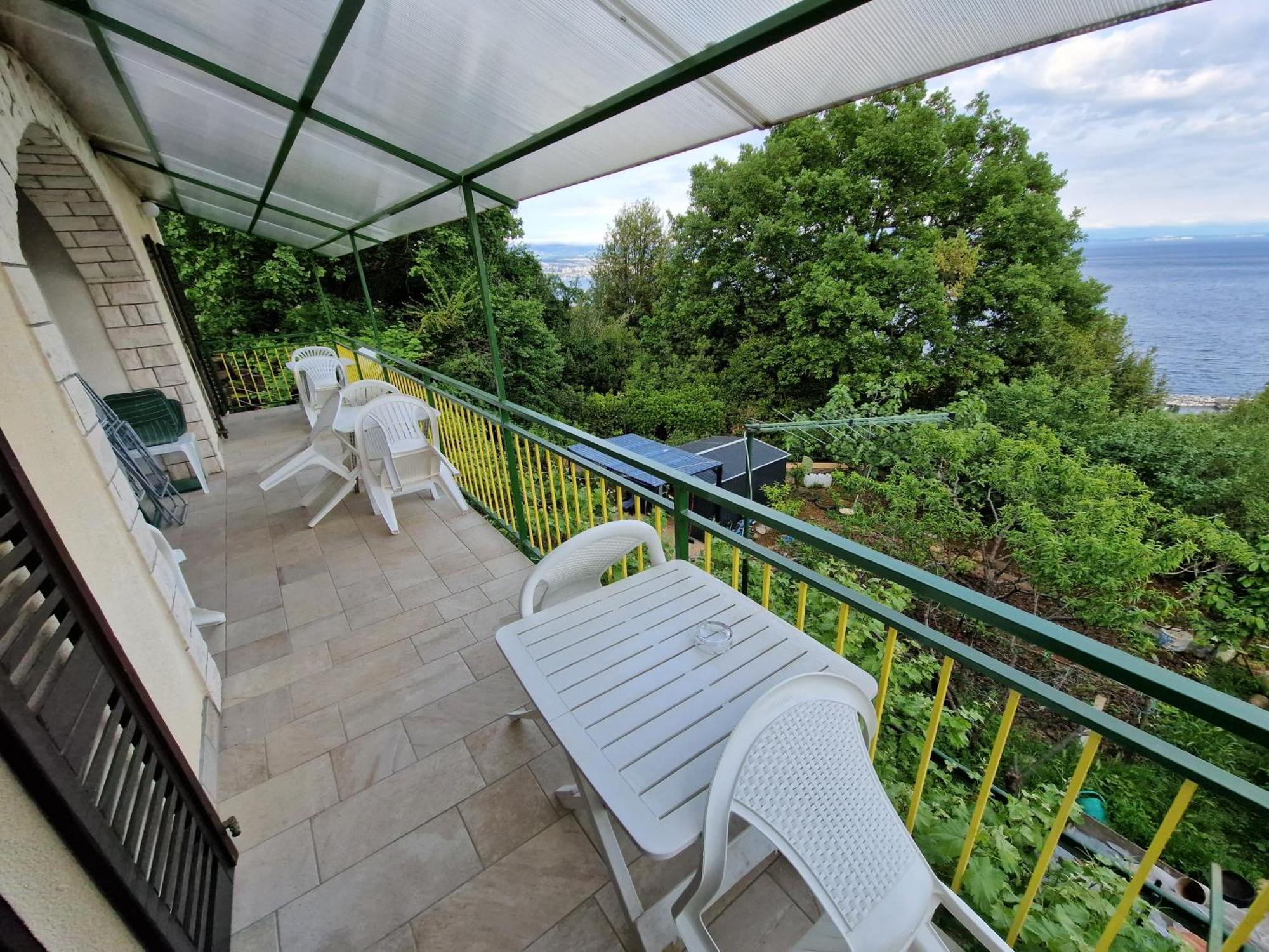 Apartments Zlatko Ičići Стая снимка