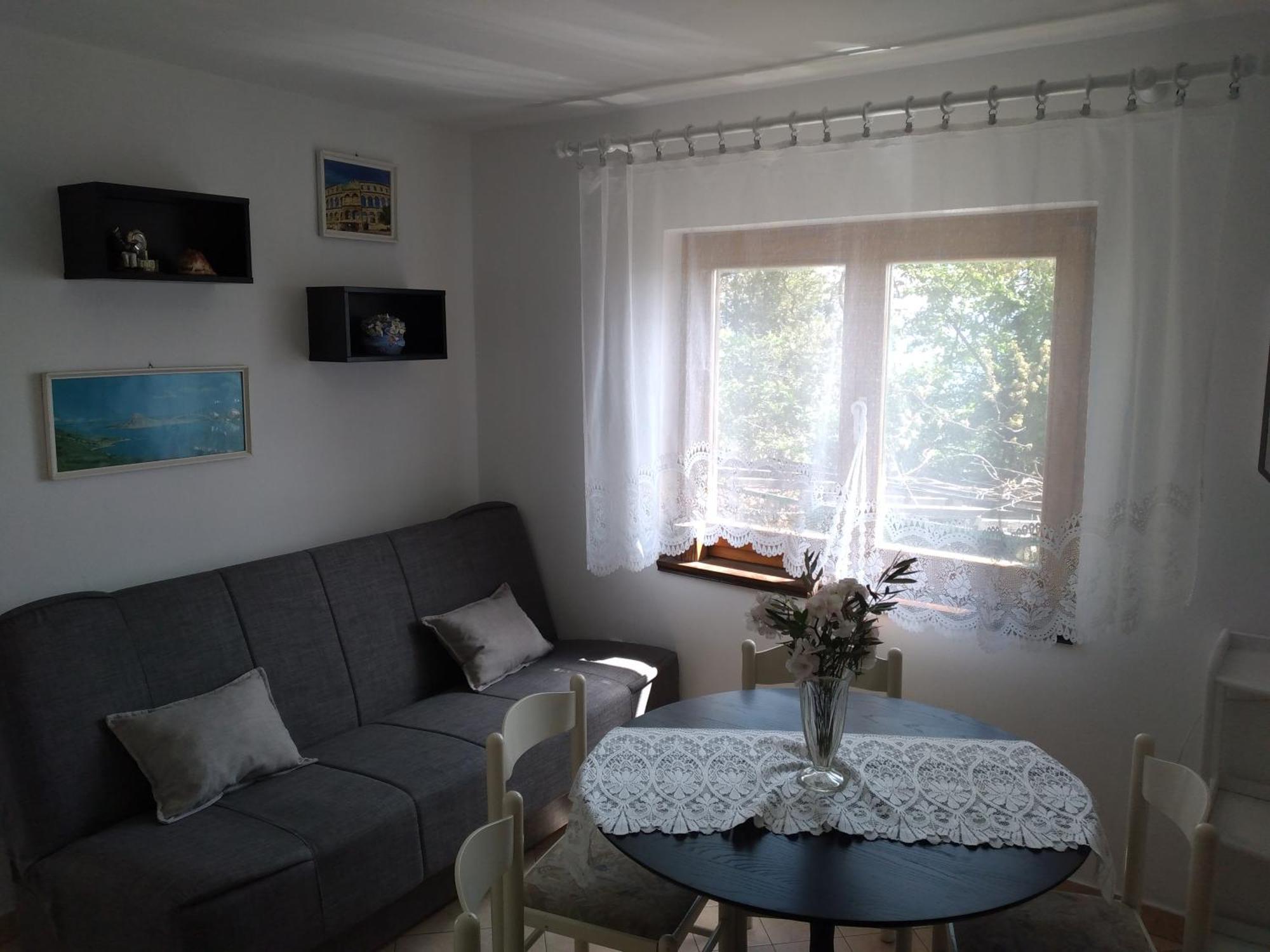 Apartments Zlatko Ičići Стая снимка
