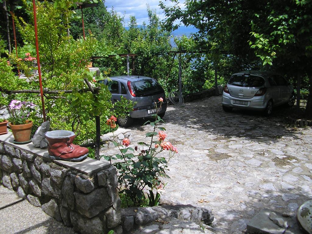 Apartments Zlatko Ičići Екстериор снимка