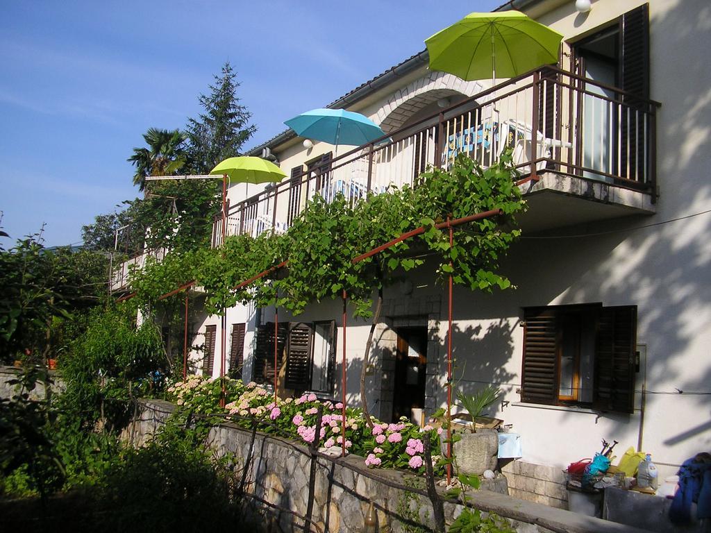 Apartments Zlatko Ičići Екстериор снимка